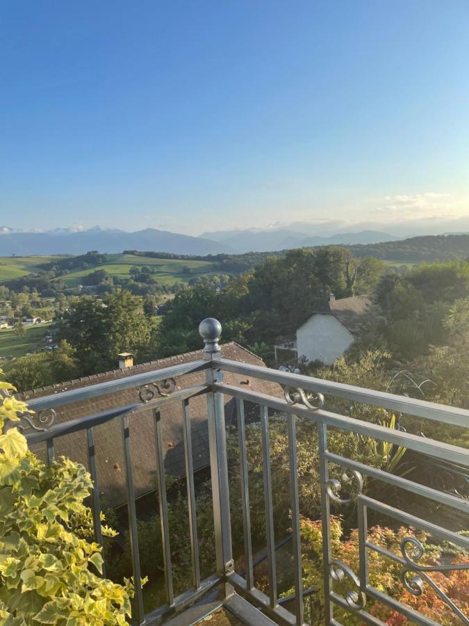 Les Gites De La Maison Bleue D'Estialescq Kültér fotó