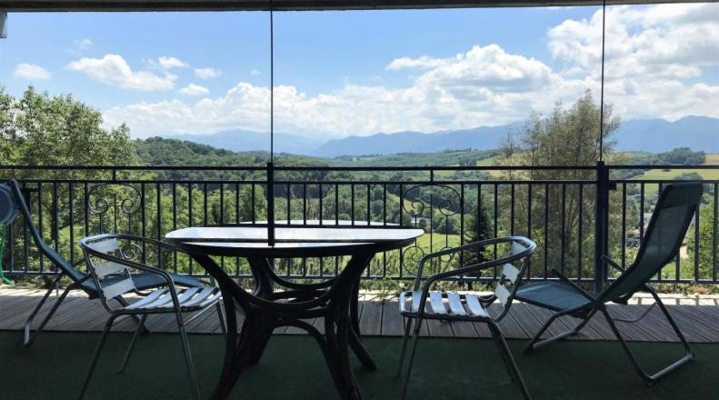 Les Gites De La Maison Bleue D'Estialescq Kültér fotó